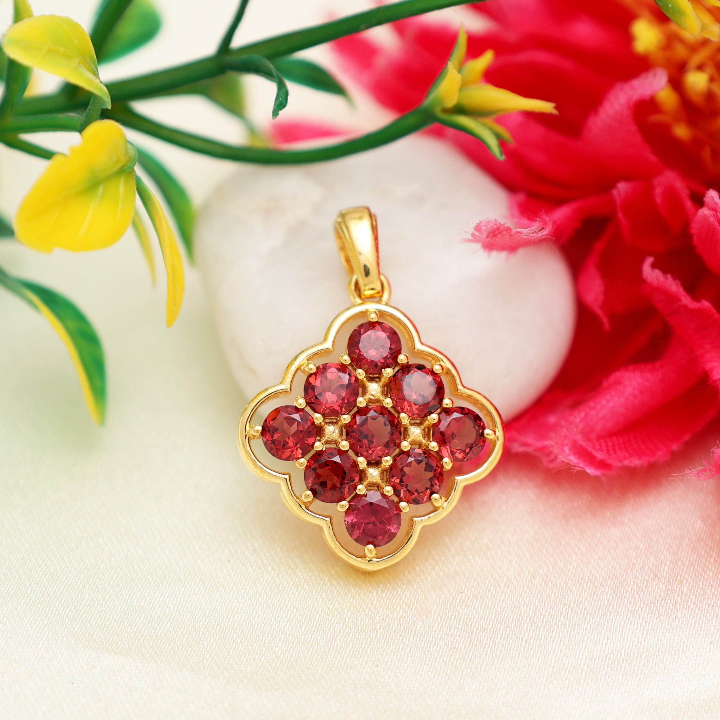 Garnet Pendant Round with Prong Setting