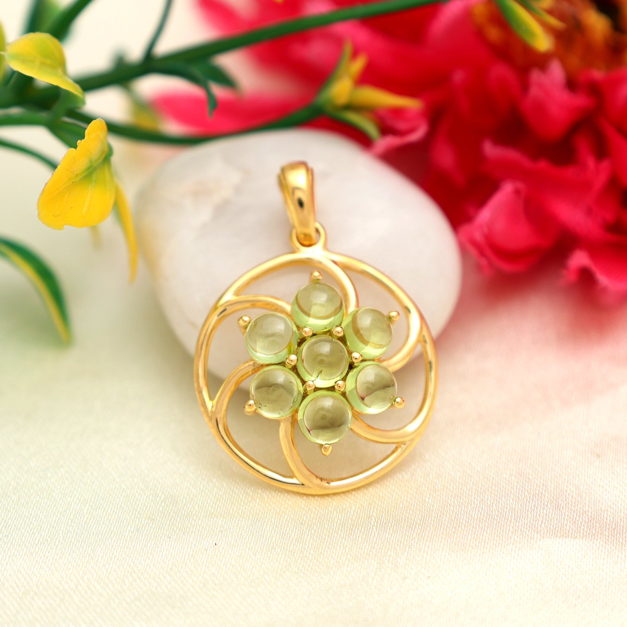 Peridot Round Pendant with Prong Setting