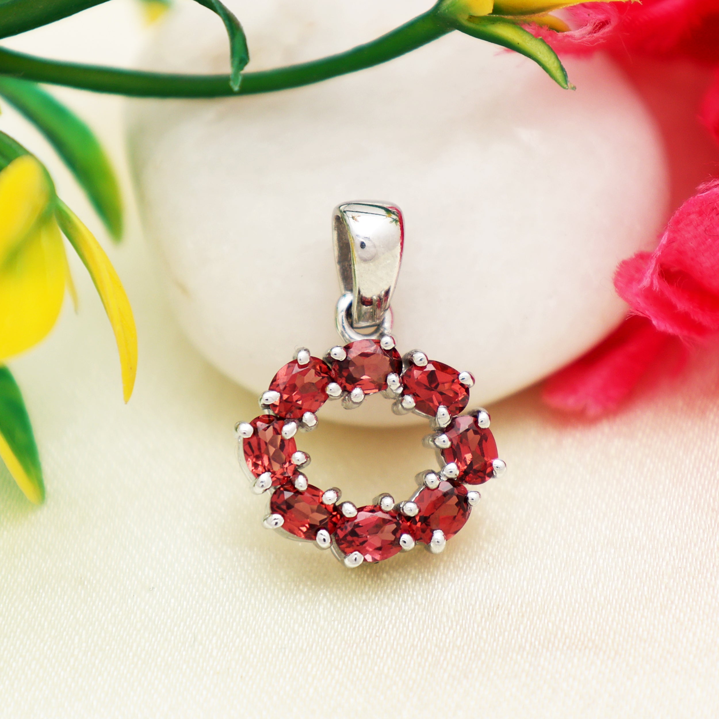 Garnet Pendant Oval with Prong Setting