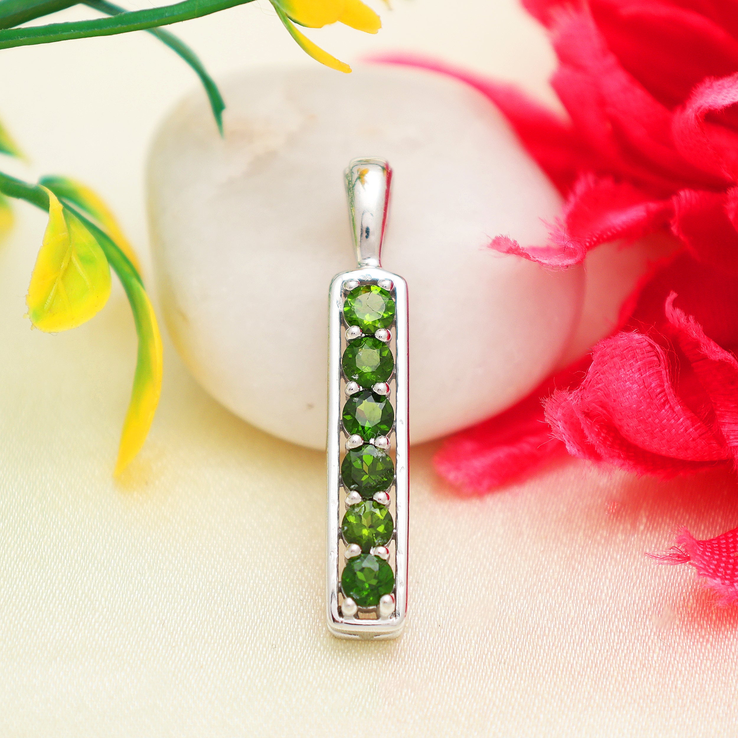 Chrome Diopside Round Pendant with Prong Setting