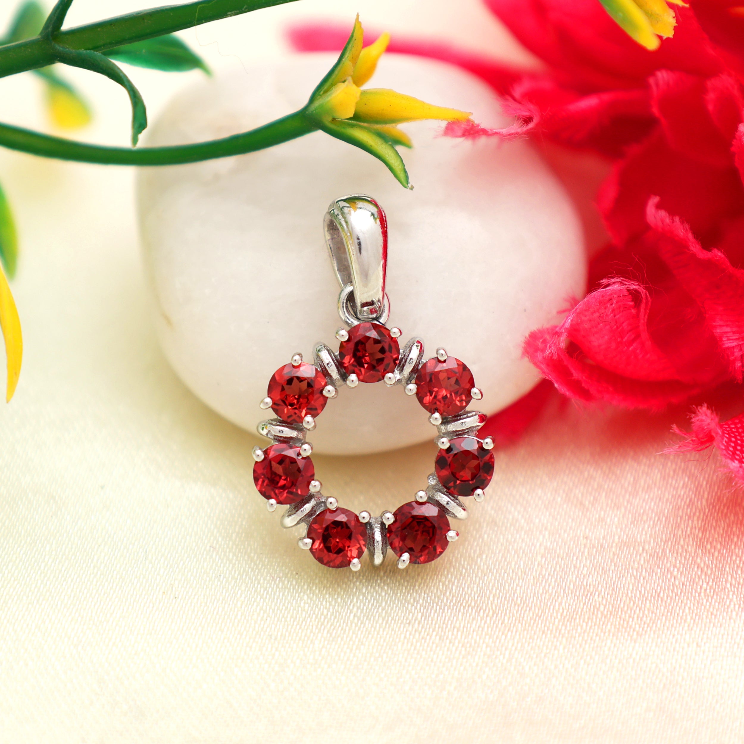 Garnet Pendant Round with Prong Setting