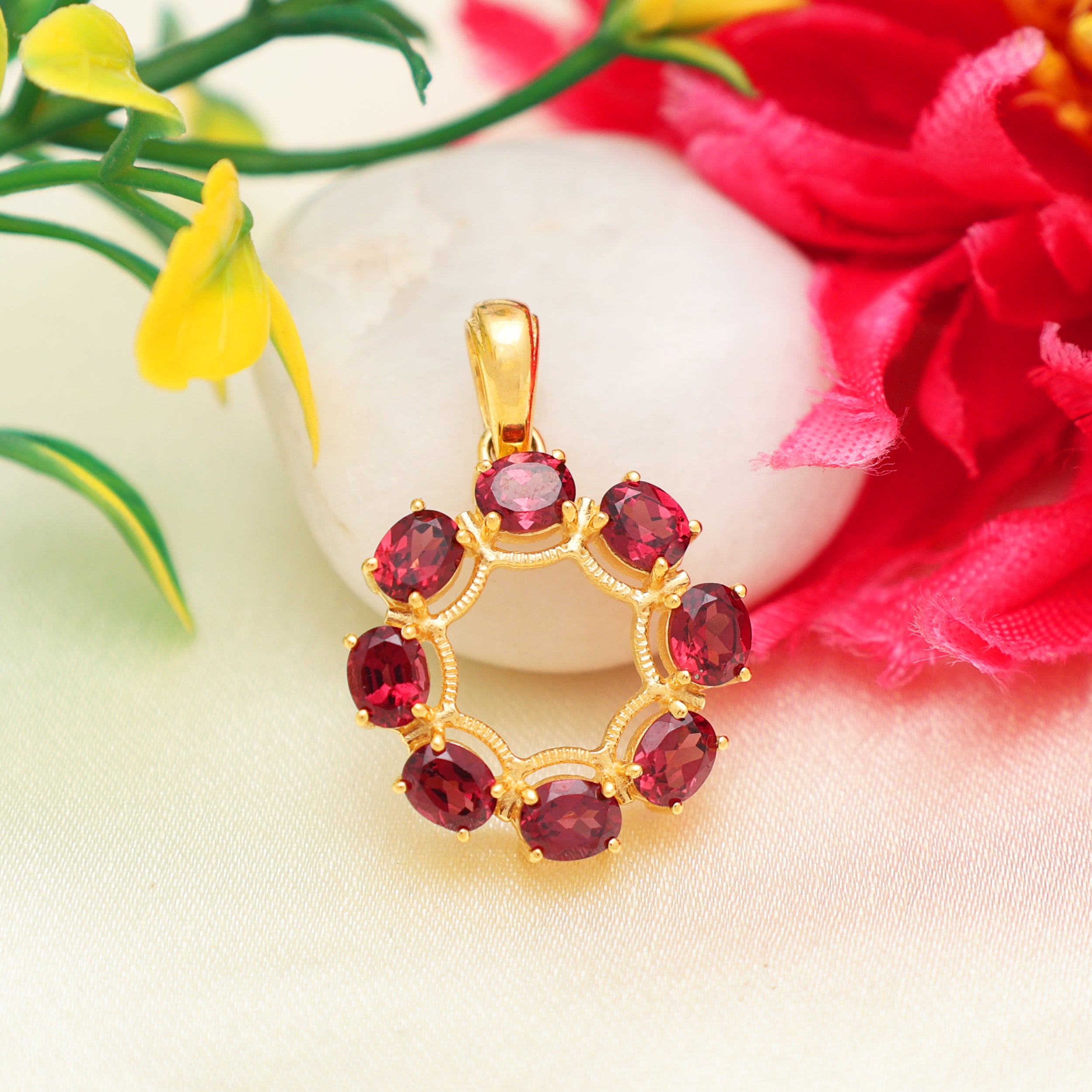 Garnet Pendant Oval with Prong Setting