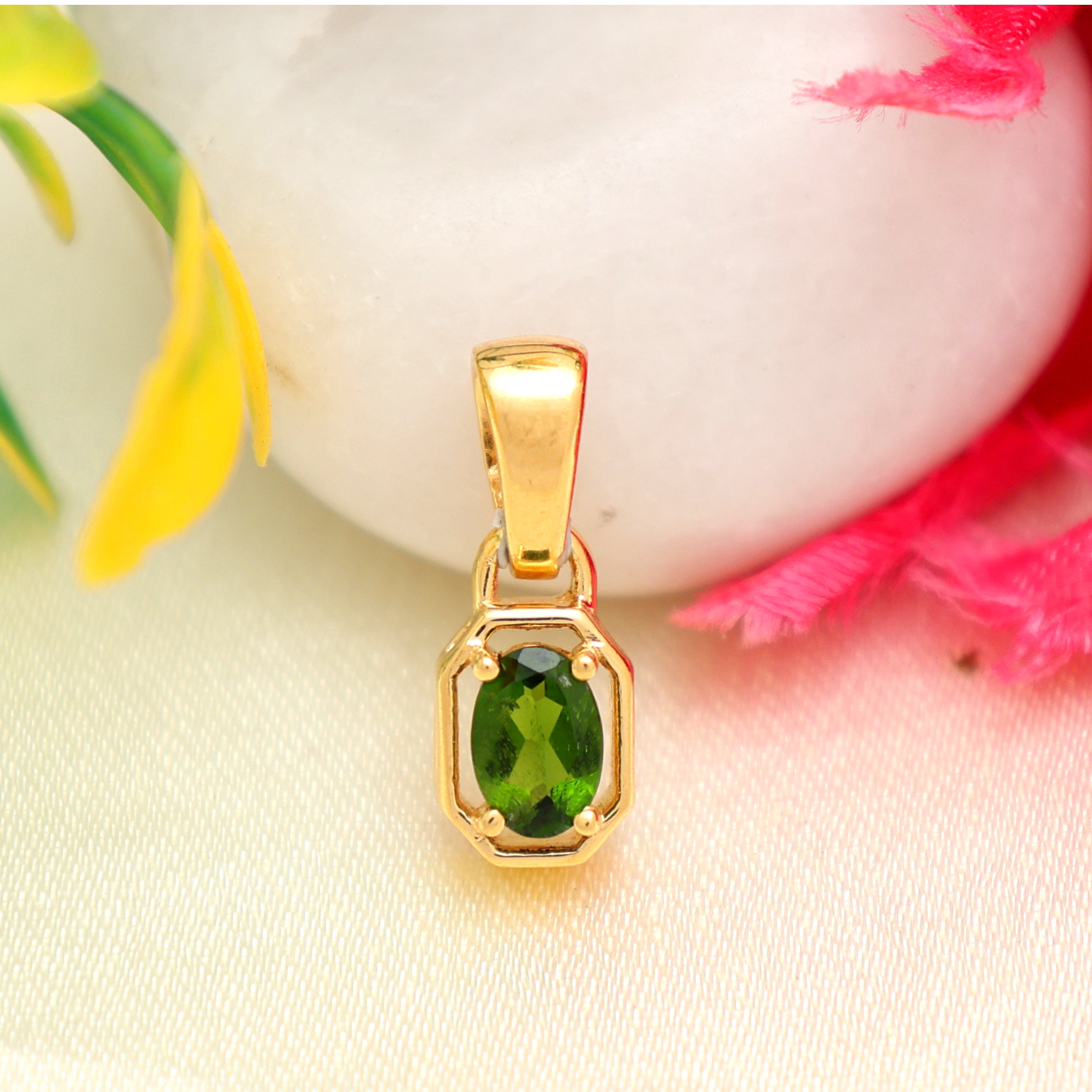 Chrome Diopside Oval Pendant with Prong Setting