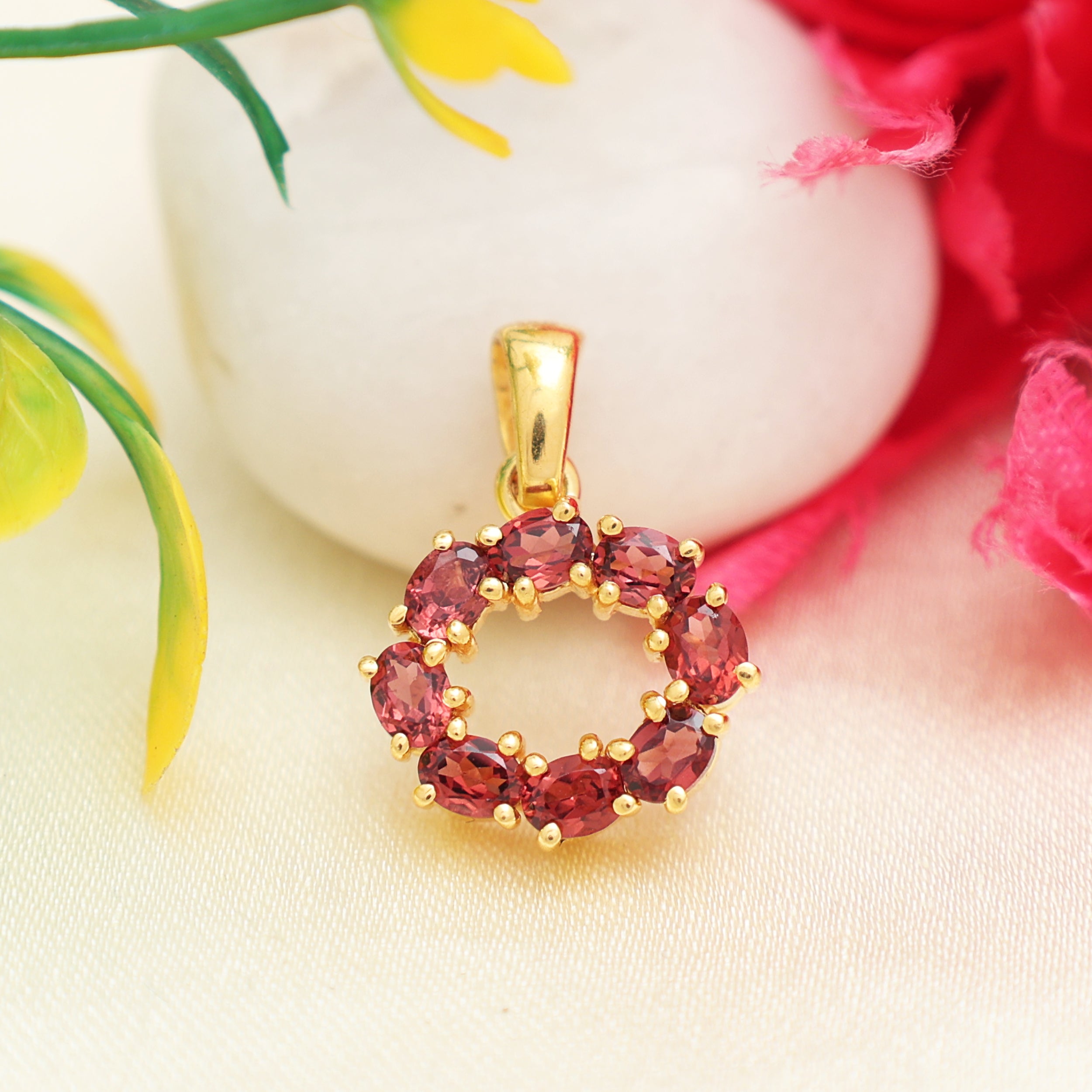 Garnet Pendant Oval with Prong Setting