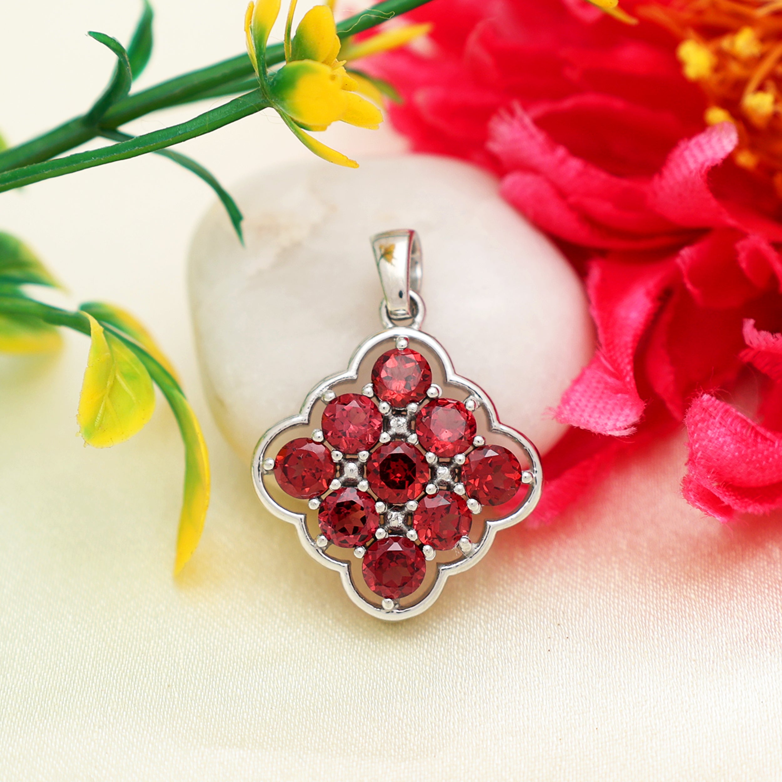 Garnet Pendant Round with Prong Setting