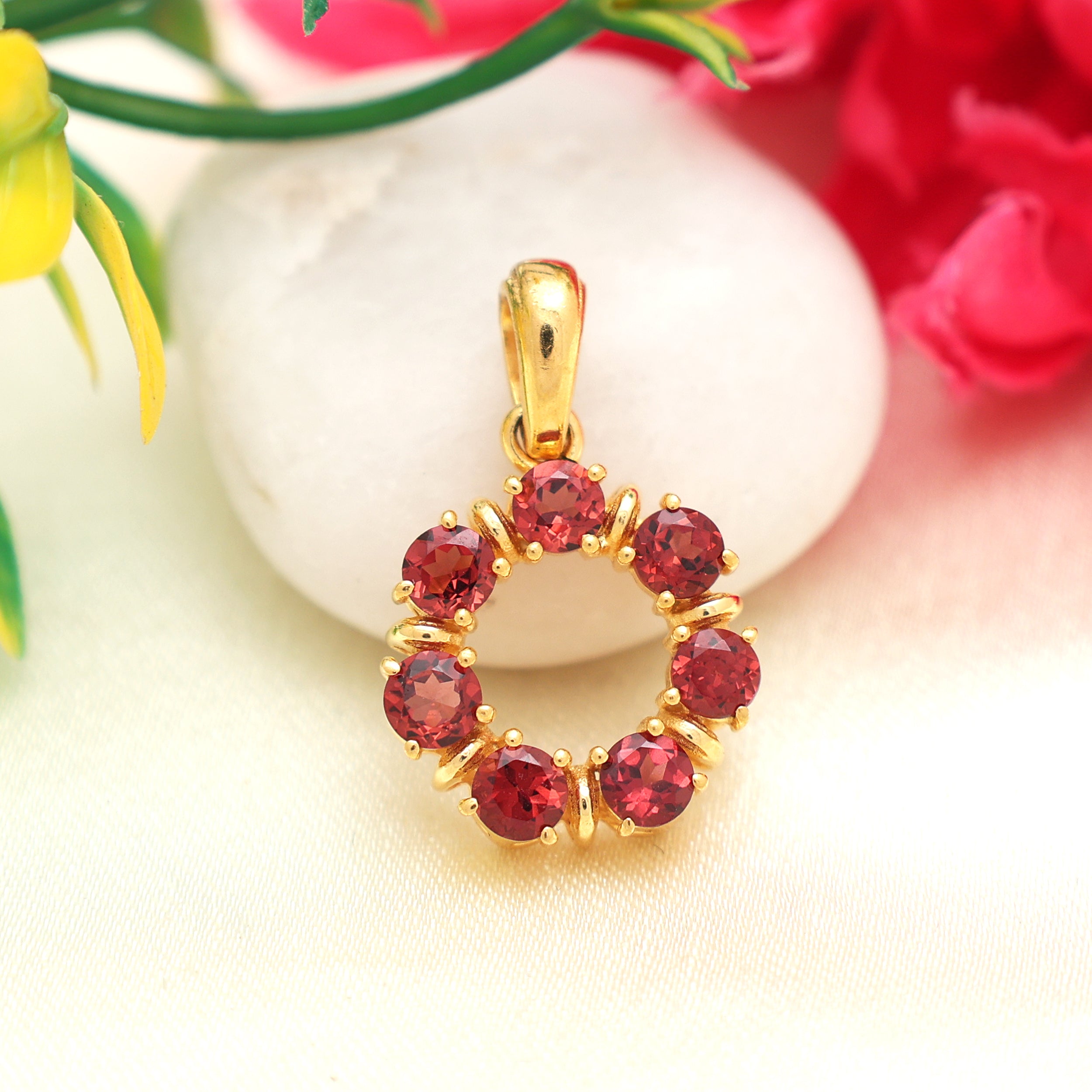 Garnet Pendant Round with Prong Setting