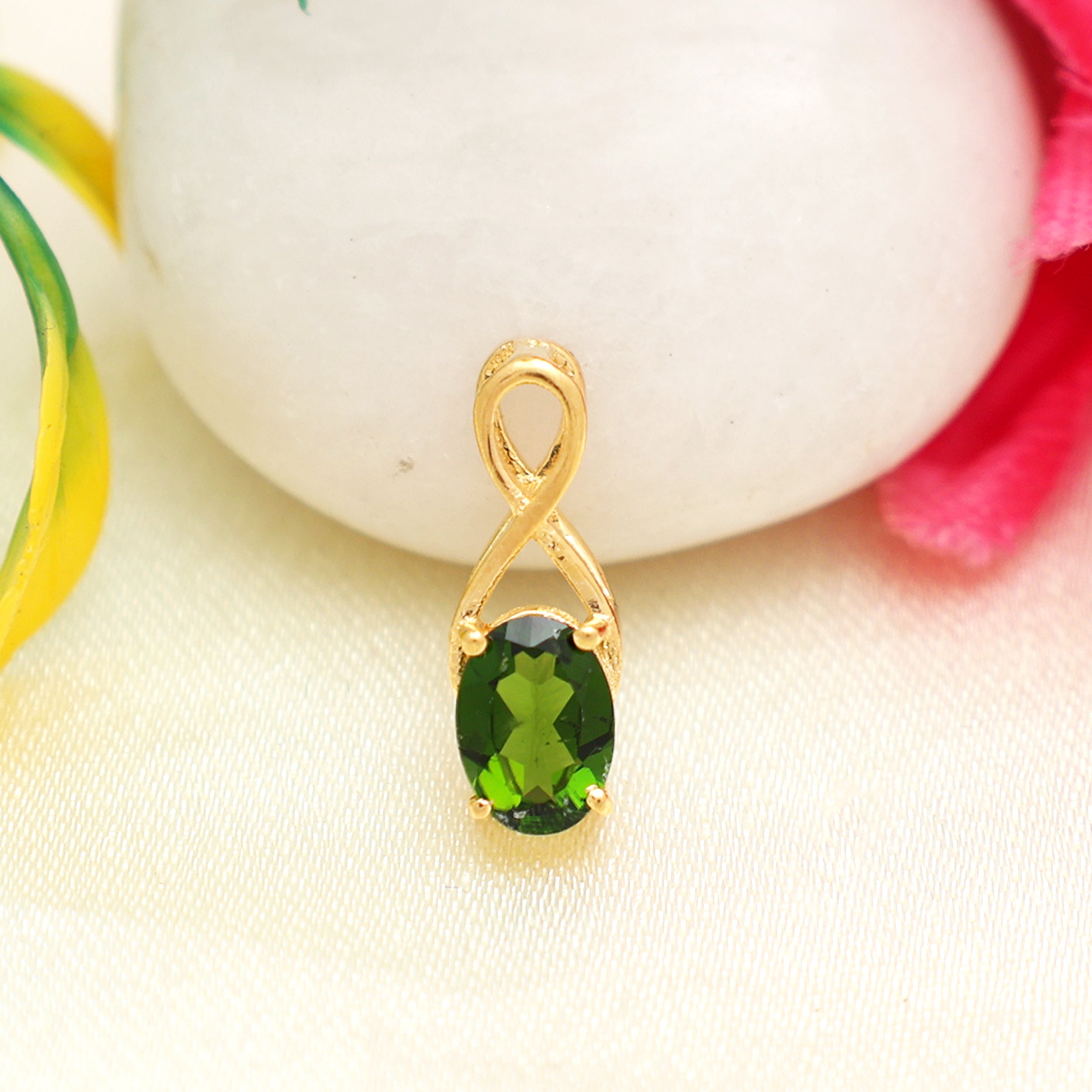 Chrome Diopside Oval Pendant with Prong Setting