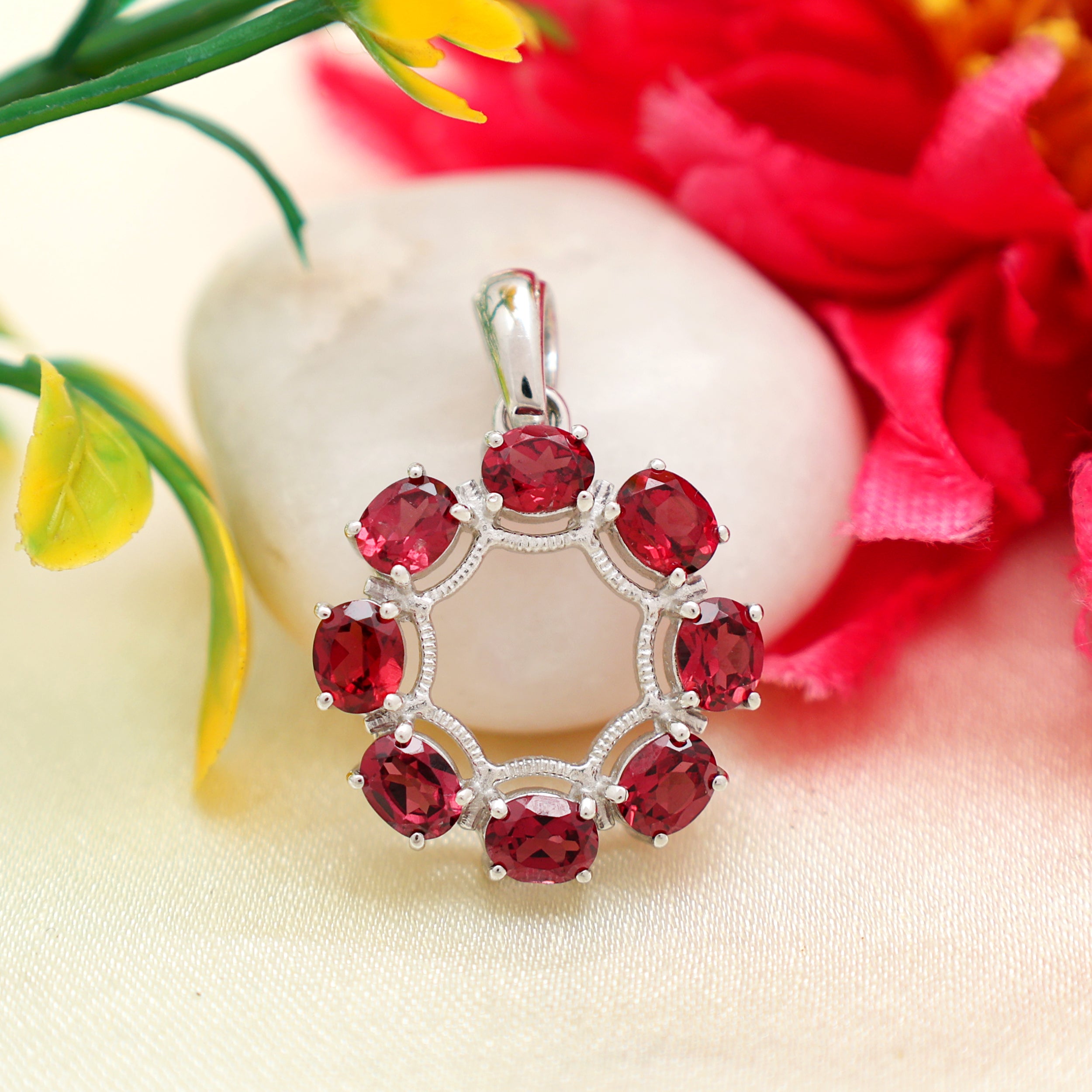 Garnet Pendant Oval with Prong Setting
